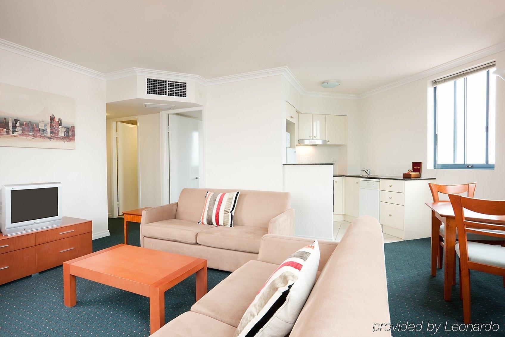 Mantra On Queen Brisbane Bilik gambar
