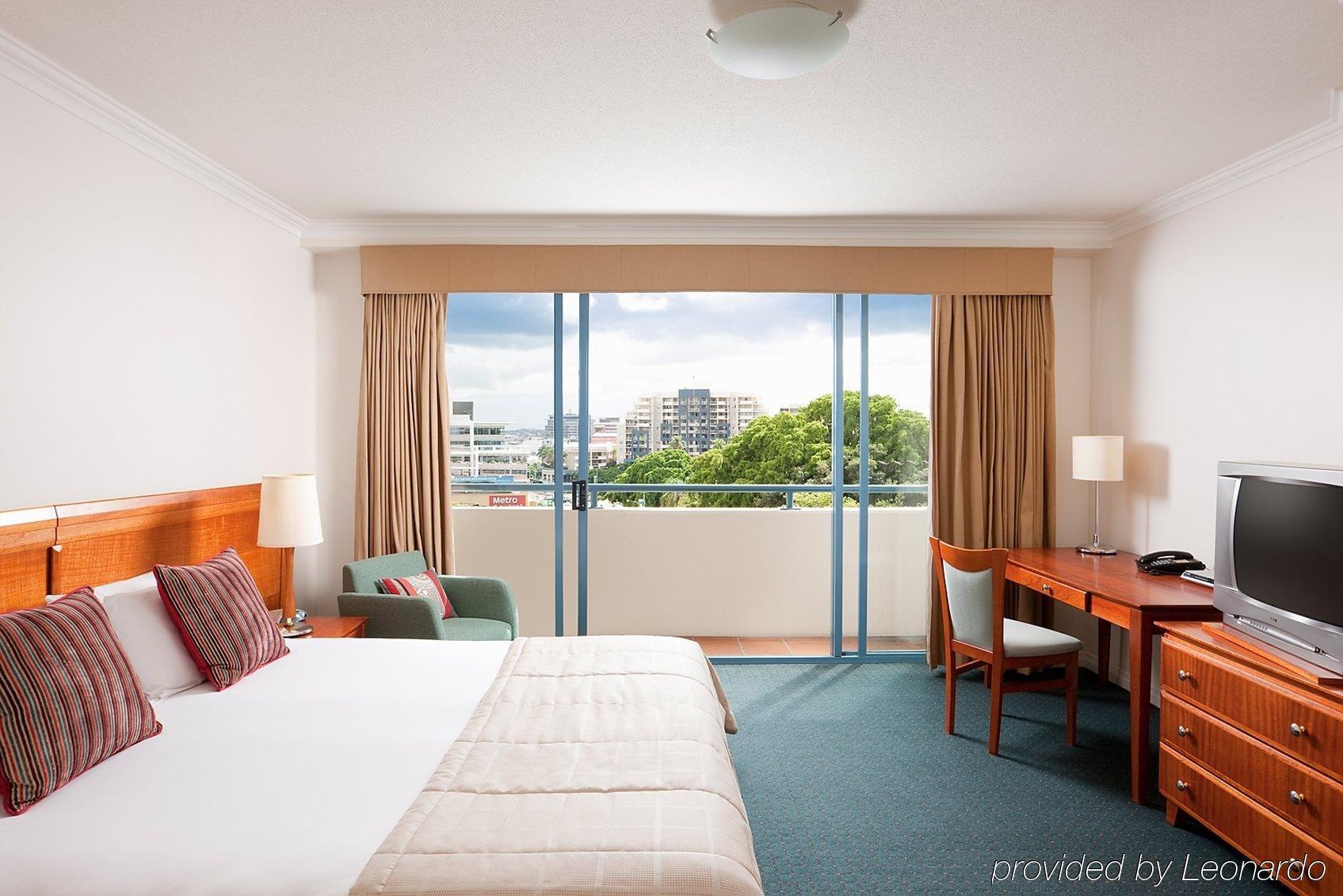 Mantra On Queen Brisbane Bilik gambar